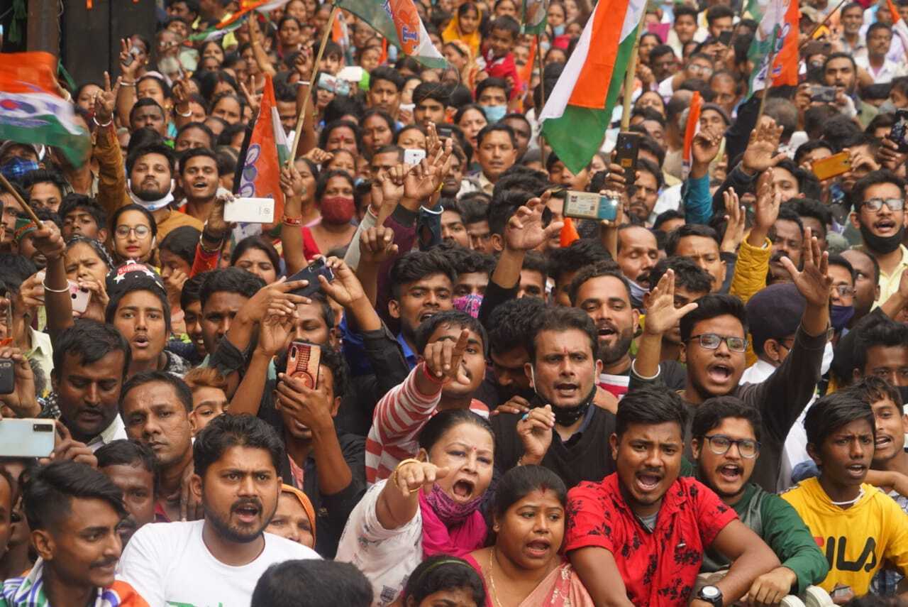 പാചകവാതക വിലവർധനവിനെതിരെ തെരുവിലിറങ്ങി മമതാ ബാനർജി- ചിത്രങ്ങൾ കാണാം