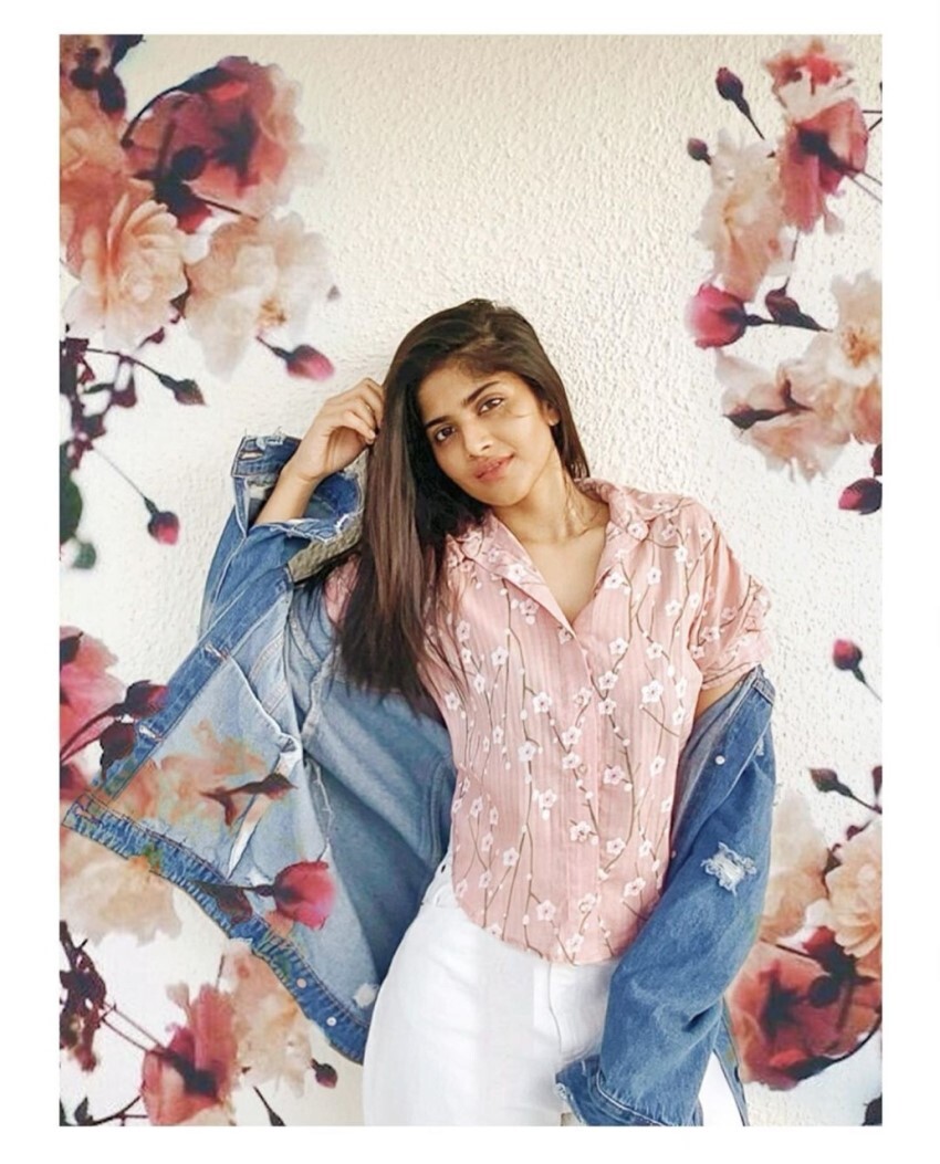 സാരിയില്‍  തിളങ്ങി മേഘ ആകാശ്: ചിത്രങ്ങള്‍ കാണാം