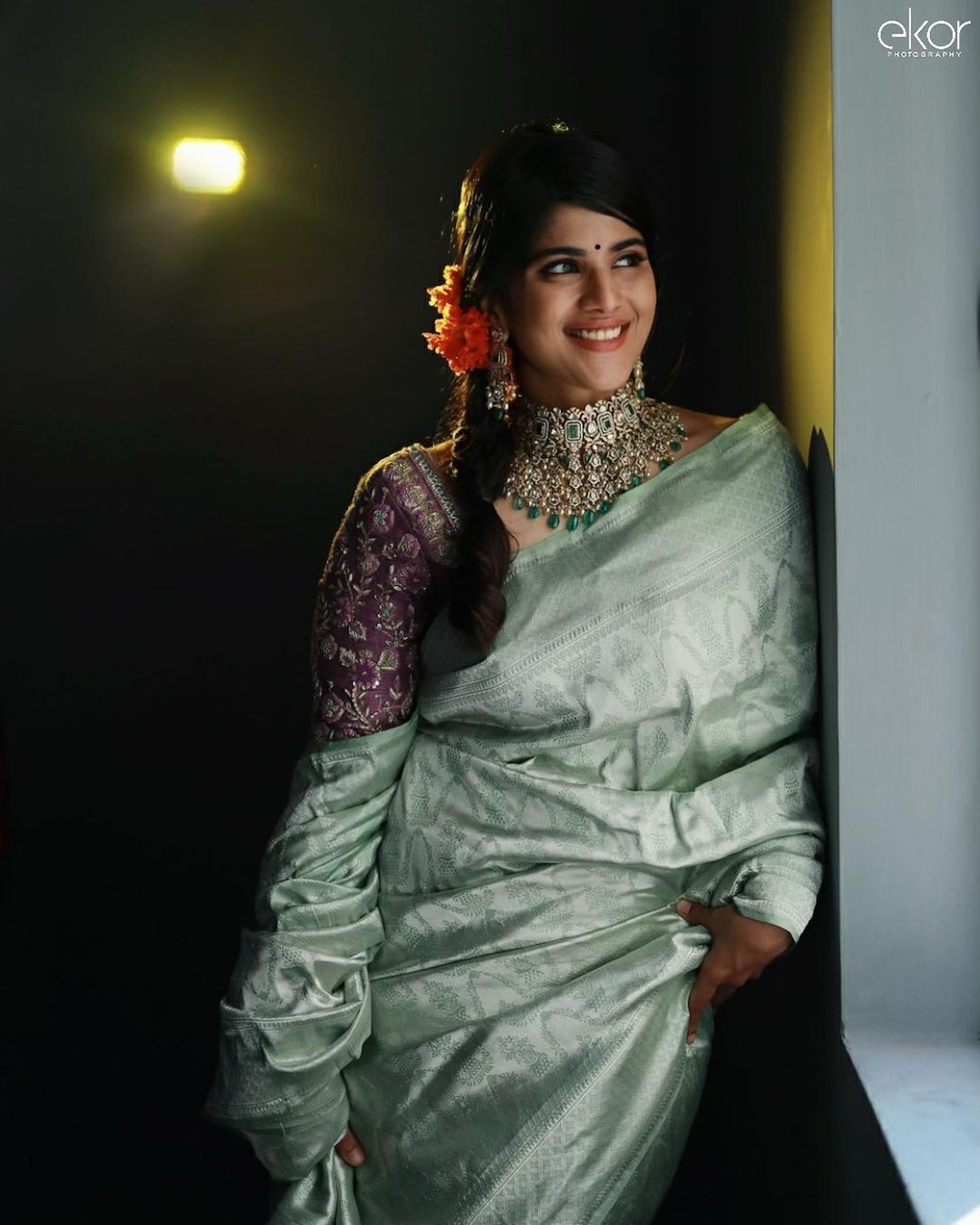 സാരിയില്‍  തിളങ്ങി മേഘ ആകാശ്: ചിത്രങ്ങള്‍ കാണാം