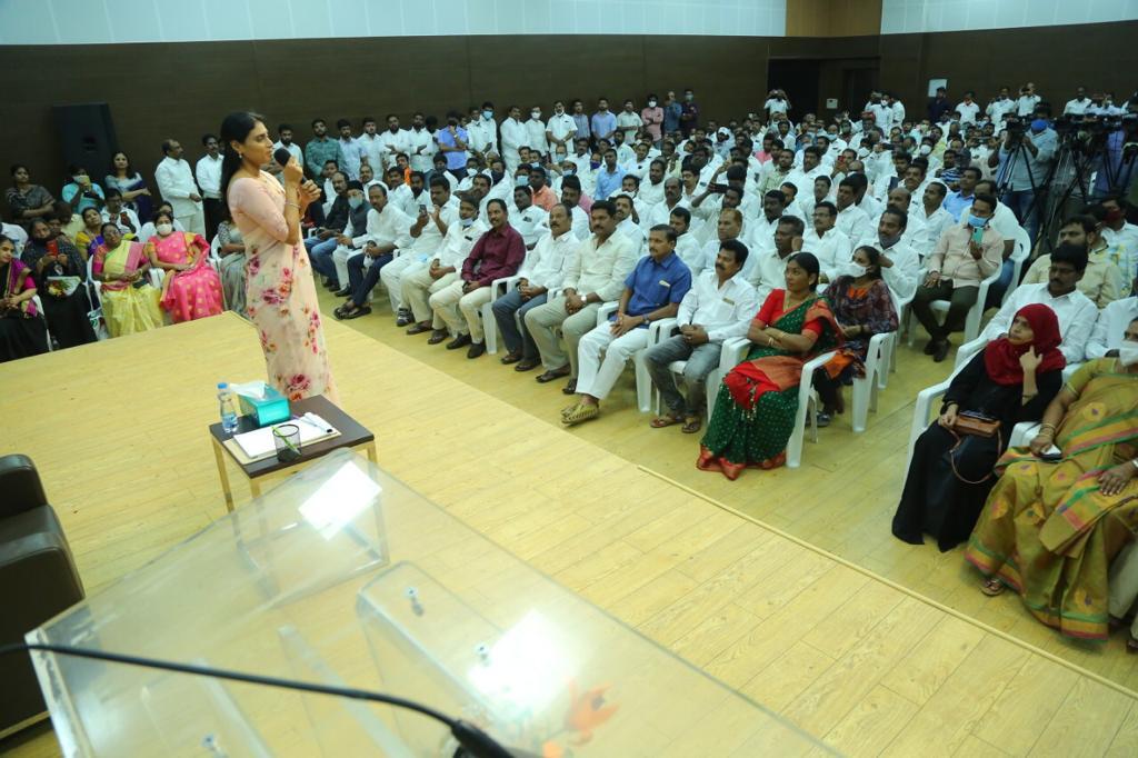 Photos of YS Sharmila interacting with party leaders  at Lotus Pond in Hyderabad