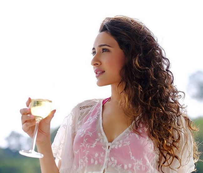 പ്രയാഗ ജയ്സ്വാളിന്‍റെ ഏറ്റവും പുതിയ ചിത്രങ്ങള്‍ കാണാം