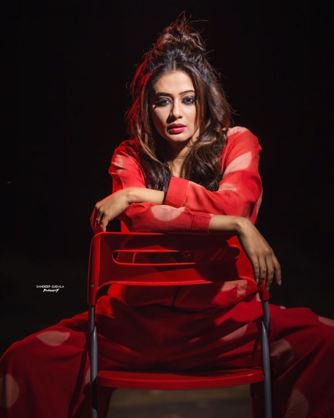 ആരാധകരെ ഞെട്ടിച്ച് പ്രിയാ മണിയുടെ ഗ്ലാമര്‍ ഫോട്ടോ ഷൂട്ട്, വൈറല്‍ ചിത്രങ്ങള്‍ കാണാം