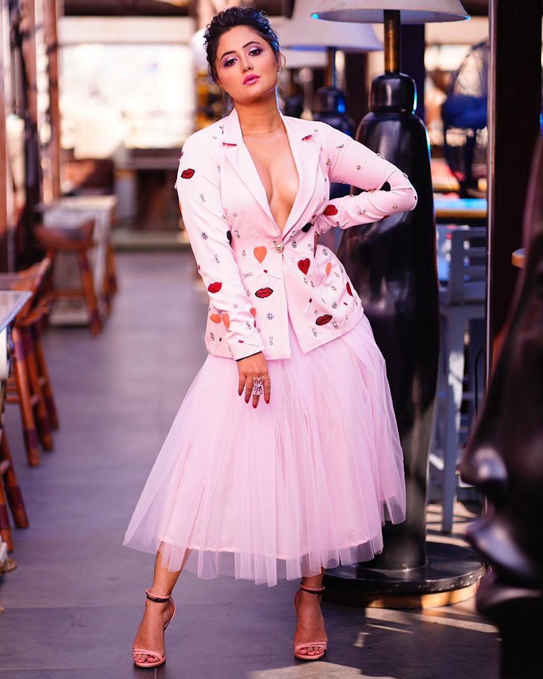 ഹോട്ട് ലുക്കിൽ രഷാമി ദേശായി- ചിത്രങ്ങൾ കാണാം