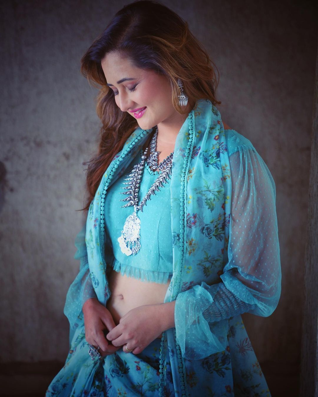 ഹോട്ട് ലുക്കിൽ രഷാമി ദേശായി- ചിത്രങ്ങൾ കാണാം