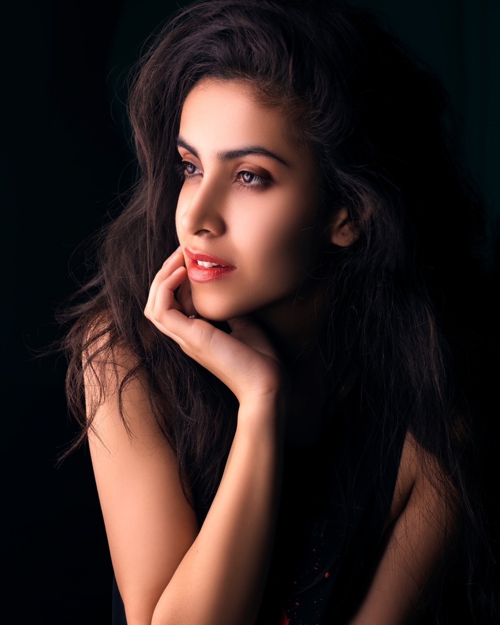 തീഷ്ണമായ നോട്ടം: റിഷിക ബാലിയുടെ പുതിയ ചിത്രങ്ങള്‍