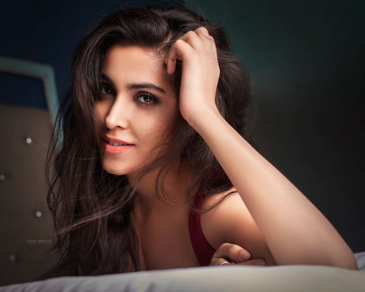 തീഷ്ണമായ നോട്ടം: റിഷിക ബാലിയുടെ പുതിയ ചിത്രങ്ങള്‍