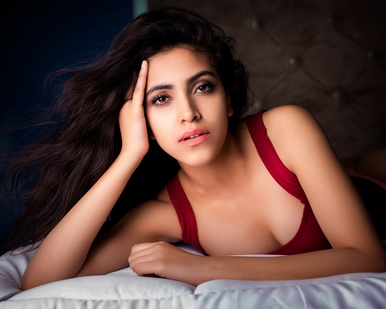 തീഷ്ണമായ നോട്ടം: റിഷിക ബാലിയുടെ പുതിയ ചിത്രങ്ങള്‍