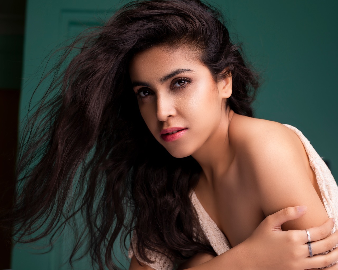 തീഷ്ണമായ നോട്ടം: റിഷിക ബാലിയുടെ പുതിയ ചിത്രങ്ങള്‍