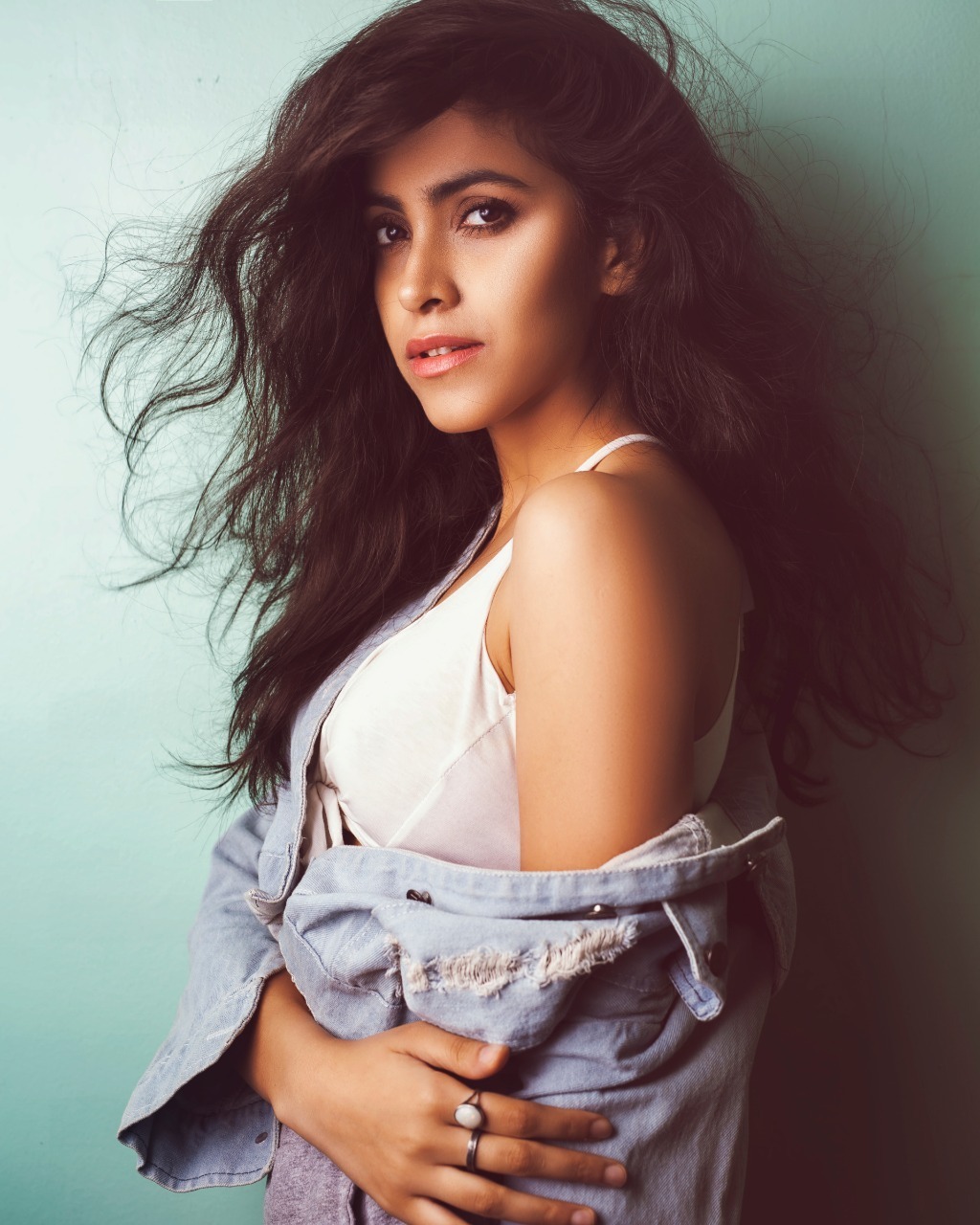 തീഷ്ണമായ നോട്ടം: റിഷിക ബാലിയുടെ പുതിയ ചിത്രങ്ങള്‍