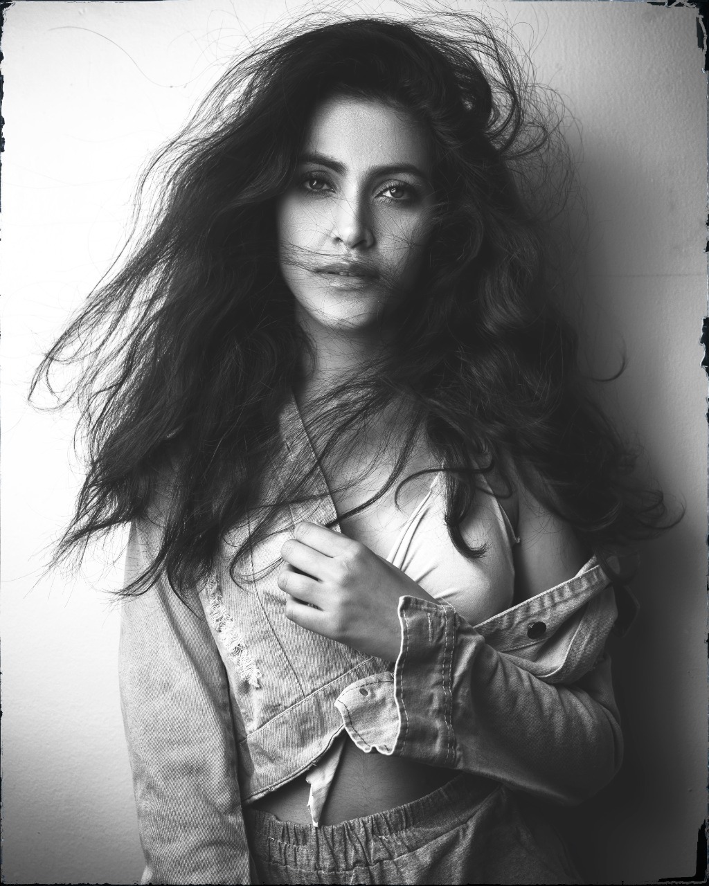 തീഷ്ണമായ നോട്ടം: റിഷിക ബാലിയുടെ പുതിയ ചിത്രങ്ങള്‍