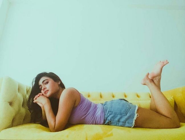 ഹോട്ട് ലുക്കിൽ അർജ്ജുൻ റെഡ്ഡി നായിക- ശാലിനി പാണ്ഡെയുടെ ഏറ്റവും പുതിയ ചിത്രങ്ങൾ