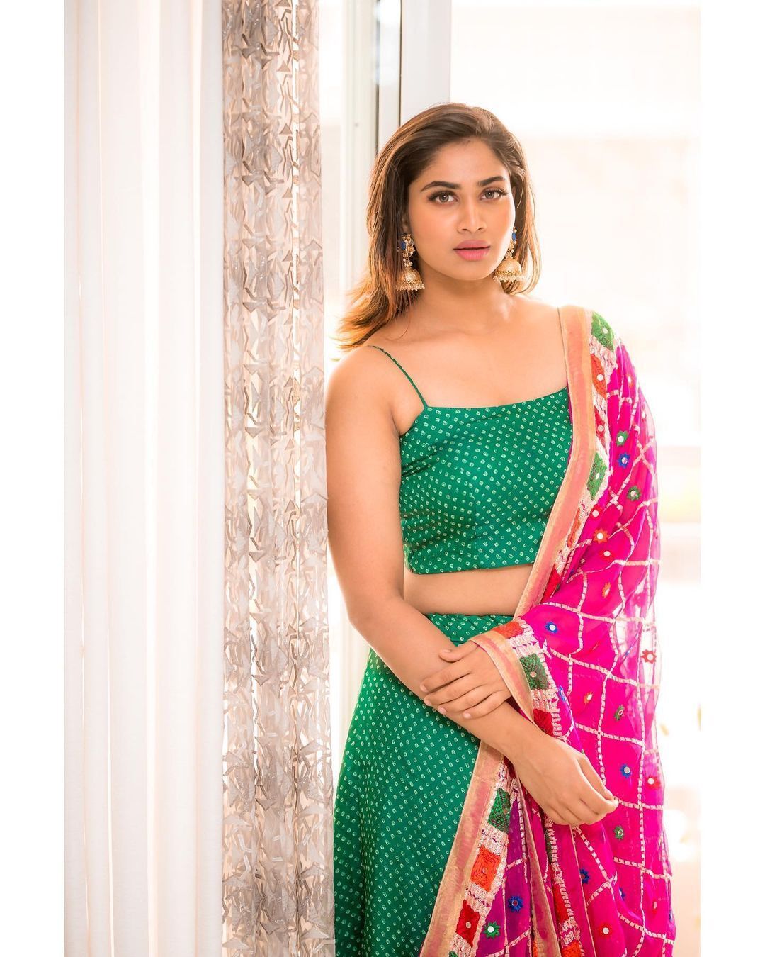 വ്യത്യസ്ത ലുക്കില്‍ നടി ശിവാനി നാരായണന്‍: ചിത്രങ്ങള്‍ കാണാം