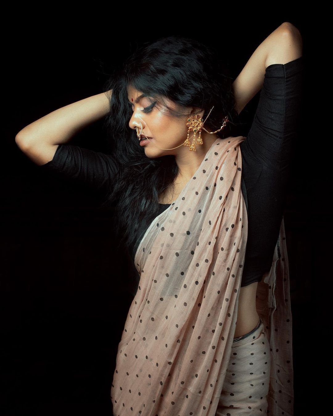 വ്യത്യസ്ത ലുക്കില്‍ ഗായിക സ്വാഗത: ചിത്രങ്ങള്‍ കാണാം