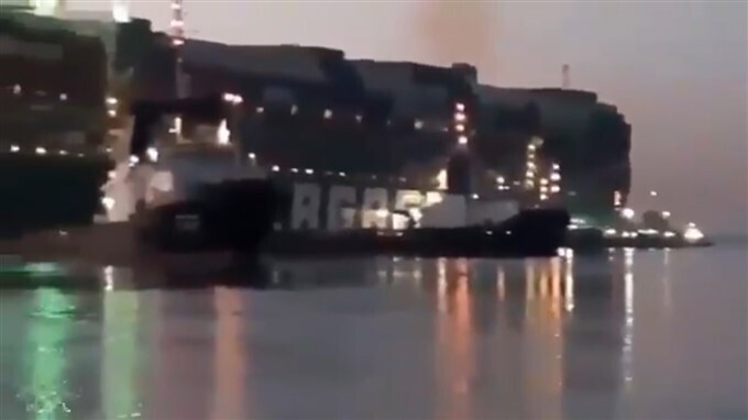 സൂയസ് കനാലിൽ വഴി മുടക്കിയ എവർ ഗിവൺ കപ്പൽ വീണ്ടും ചലിച്ച് തുടങ്ങി, ചിത്രങ്ങൾ കാണാം