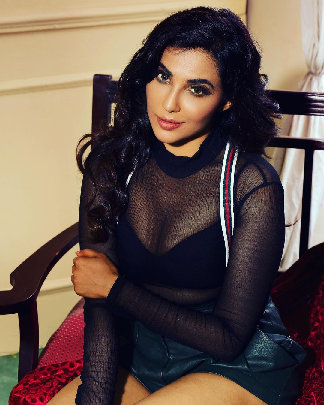 ക്യൂട്ടായി പാർവ്വതി നായർ, ചിത്രങ്ങൾ കാണാം