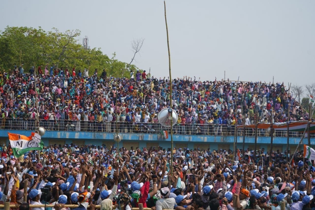ബംഗാളിലെ ബങ്കുറയില്‍ നടന്ന മമത ബാനര്‍ജിയുടെ തിരഞ്ഞെടുപ്പ് പ്രചാരണം: ചിത്രങ്ങള്‍ കാണാം
