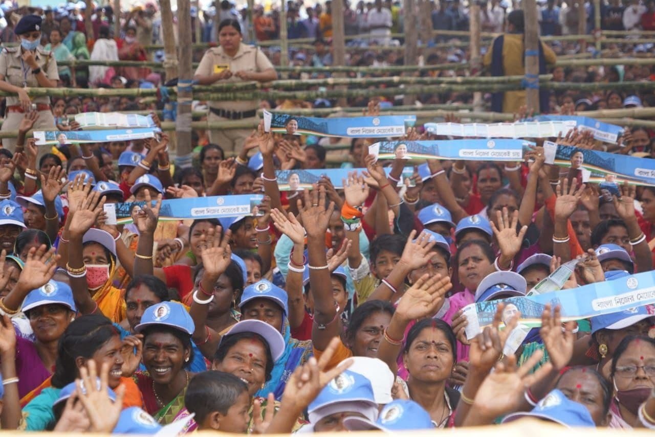 ബംഗാളിലെ ബങ്കുറയില്‍ നടന്ന മമത ബാനര്‍ജിയുടെ തിരഞ്ഞെടുപ്പ് പ്രചാരണം: ചിത്രങ്ങള്‍ കാണാം