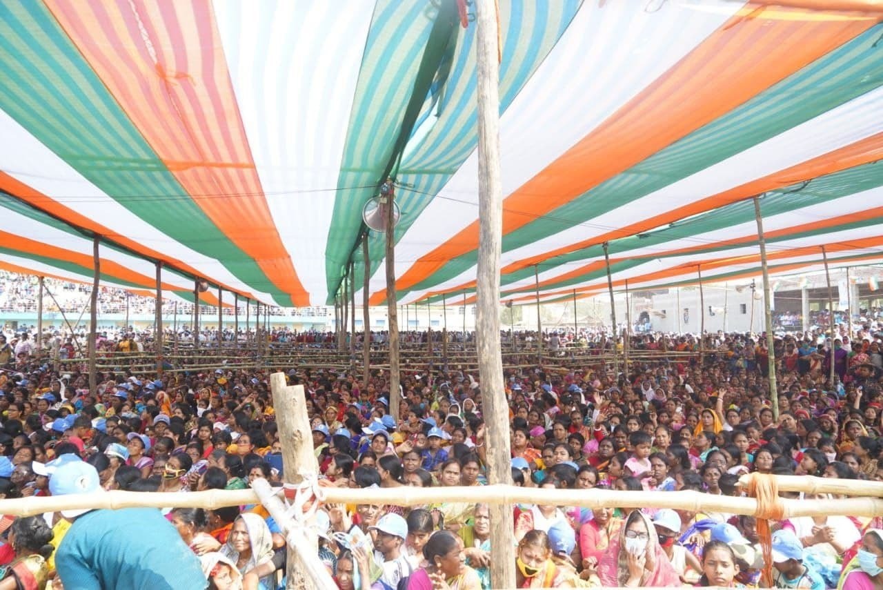 ബംഗാളിലെ ബങ്കുറയില്‍ നടന്ന മമത ബാനര്‍ജിയുടെ തിരഞ്ഞെടുപ്പ് പ്രചാരണം: ചിത്രങ്ങള്‍ കാണാം