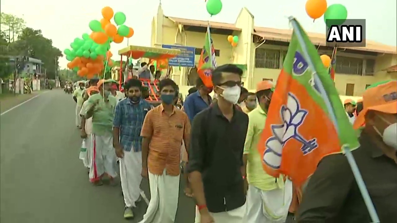 കേന്ദ്ര മന്ത്രി പിയൂഷ് ഗോയല്‍ തൃശൂരില്‍ നടത്തിയ റോഡ് ഷോ, ചിത്രങ്ങള്‍ കാണാം