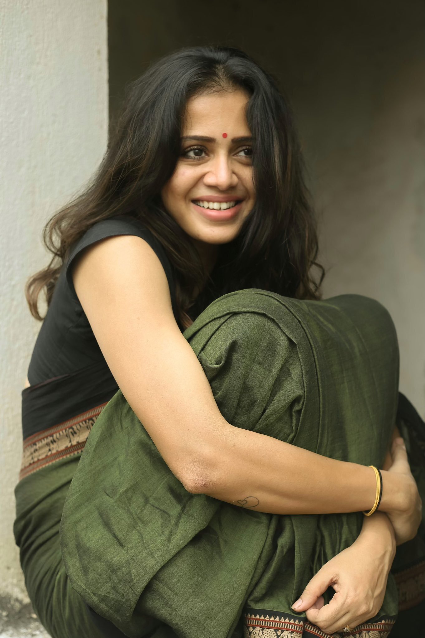 സാരിയില്‍ തിളങ്ങി അവതാരക അഞ്ജന രംഗന്‍: ചിത്രങ്ങള്‍