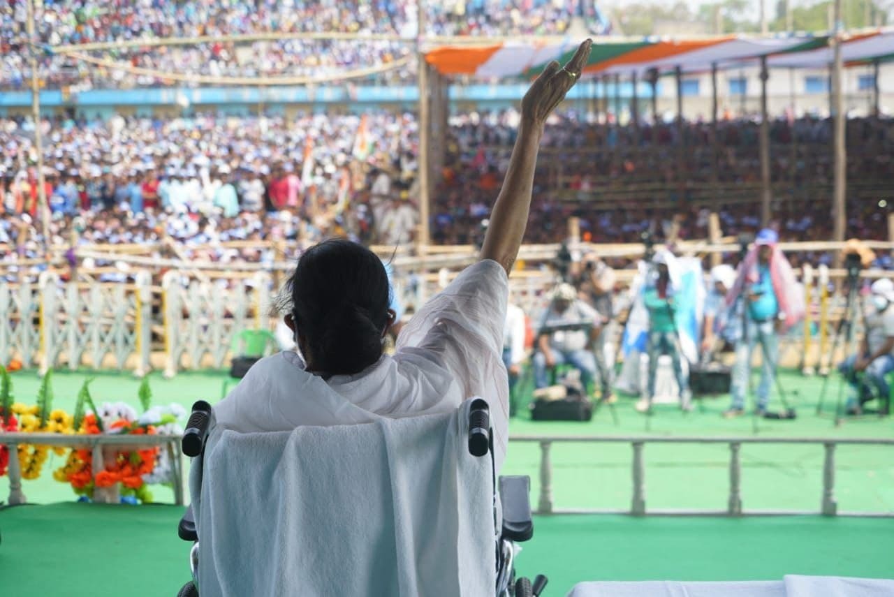ಬಂಕುರಾದಲ್ಲಿ ನಡೆದ ಚುನಾವಣಾ ಪ್ರಚಾರದಲ್ಲಿ ಟಿಎಂಸಿ ಮುಖ್ಯಸ್ಥೆ ಮಮತಾ ಬ್ಯಾನರ್ಜಿ 
