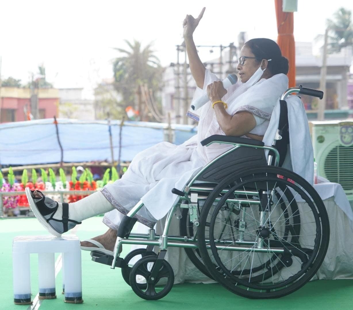 ಬಂಕುರಾದಲ್ಲಿ ನಡೆದ ಚುನಾವಣಾ ಪ್ರಚಾರದಲ್ಲಿ ಟಿಎಂಸಿ ಮುಖ್ಯಸ್ಥೆ ಮಮತಾ ಬ್ಯಾನರ್ಜಿ 