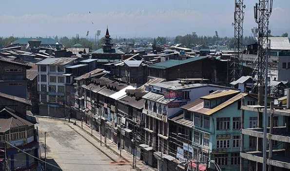 കശ്മീരില്‍ 11 ജില്ലകളില്‍ 84 മണിക്കൂര്‍ നേരത്തേക്ക് ലോക്ക്ഡൗണ്‍ പ്രഖ്യാപിച്ചു; ചിത്രങ്ങള്‍ കാണാം