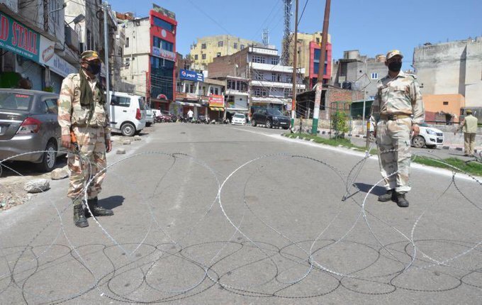 കശ്മീരില്‍ 11 ജില്ലകളില്‍ 84 മണിക്കൂര്‍ നേരത്തേക്ക് ലോക്ക്ഡൗണ്‍ പ്രഖ്യാപിച്ചു; ചിത്രങ്ങള്‍ കാണാം