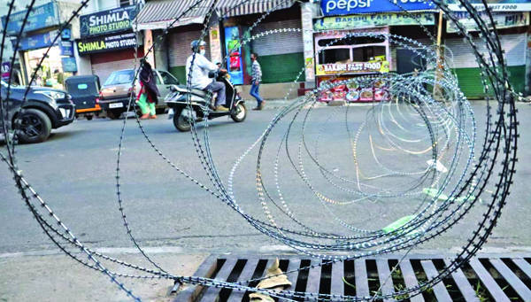 കശ്മീരില്‍ 11 ജില്ലകളില്‍ 84 മണിക്കൂര്‍ നേരത്തേക്ക് ലോക്ക്ഡൗണ്‍ പ്രഖ്യാപിച്ചു; ചിത്രങ്ങള്‍ കാണാം