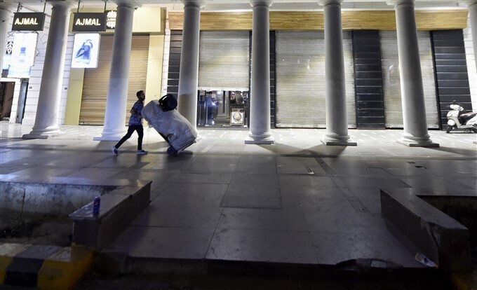 കോവിഡ് രണ്ടാംതരംഗം, ദല്‍ഹിയില്‍ നൈറ്റ് കര്‍ഫ്യു, ചിത്രങ്ങള്‍ കാണാം