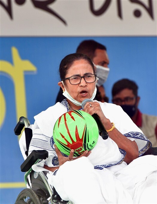 പശ്ചിമ ബംഗാളില്‍ തെരഞ്ഞെടുപ്പ് പ്രചരണം തുടരുന്നു, മമതാ ബാനര്‍ജിയുടെ പ്രചാരണ ചിത്രങ്ങള്‍ കാണാം