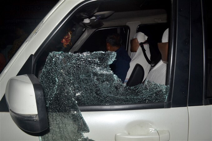 ബംഗാള്‍ ബിജെപി അധ്യക്ഷന്‍ ദിലീപ് ഘോഷിന്റെ വാഹനവ്യൂഹത്തിന് നേരെ ആക്രമണം, ചിത്രങ്ങള്‍