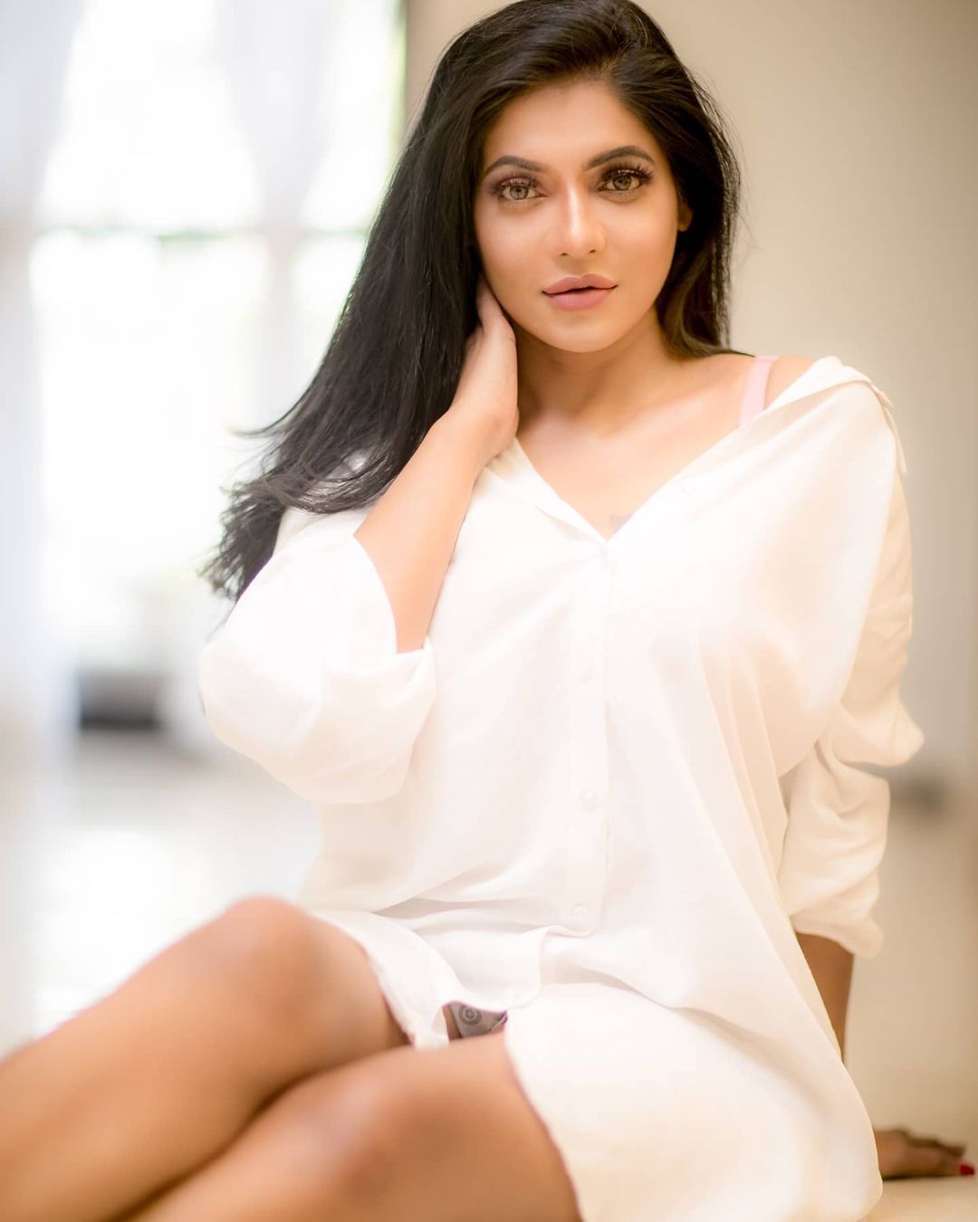 அத்துமீறிய கவர்ச்சியில் அனல் தெறிக்கும் ரேஷ்மா ஹாட் ஃபோட்டோஸ்