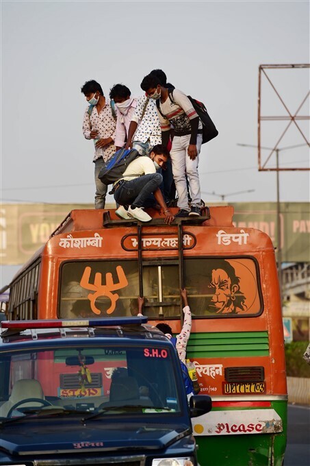 വീണ്ടും കൂട്ടപലായനം, ദില്ലിയിലെ അനന്ദ് വിഹാര്‍ ടെര്‍മിനലില്‍ നിന്നുള്ള ദൃശ്യങ്ങള്‍