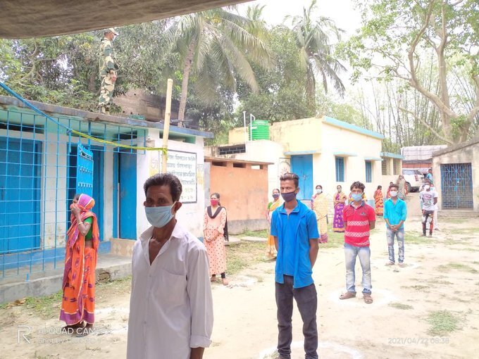 ബംഗാള്‍ തെരഞ്ഞെടുപ്പ് ആറാംഘട്ട പോളിംഗ് തുടരുന്നു, ചിത്രങ്ങള്‍ കാണാം