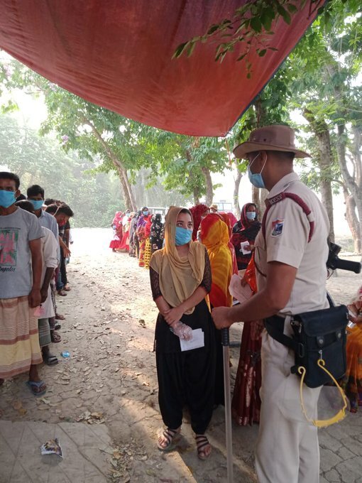 ബംഗാള്‍ തെരഞ്ഞെടുപ്പ് ആറാംഘട്ട പോളിംഗ് തുടരുന്നു, ചിത്രങ്ങള്‍ കാണാം