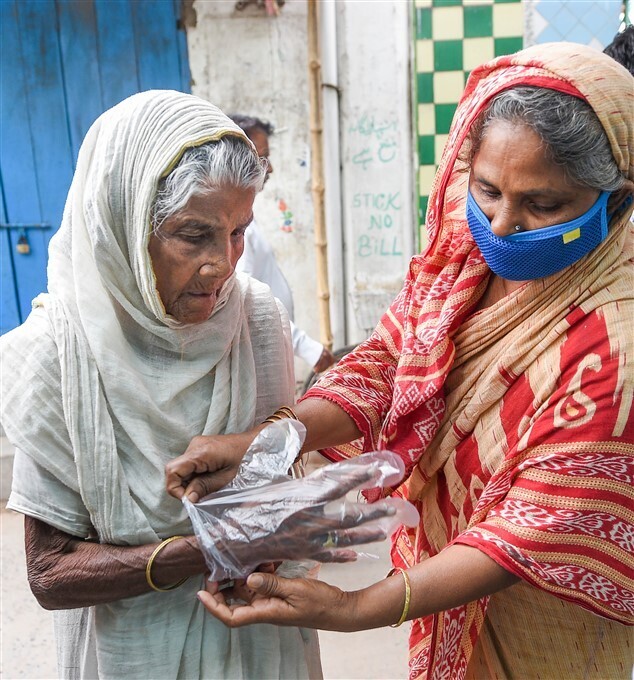 ബംഗാള്‍ തെരഞ്ഞെടുപ്പ് ആറാംഘട്ട പോളിംഗ് തുടരുന്നു, ചിത്രങ്ങള്‍ കാണാം