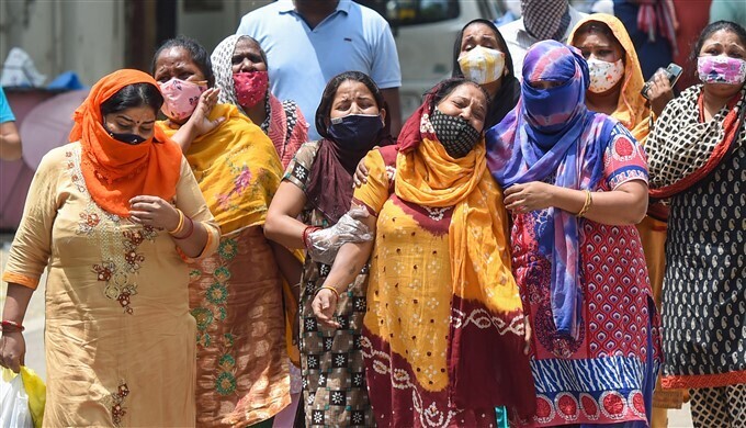 കൊവിഡ് രണ്ടാംതരംഗത്തിന്റെ ഭീകരത വ്യക്തമാക്കുന്ന ചിത്രങ്ങള്‍