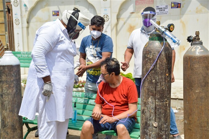 കൊവിഡ് രണ്ടാംതരംഗത്തിന്റെ ഭീകരത വ്യക്തമാക്കുന്ന ചിത്രങ്ങള്‍