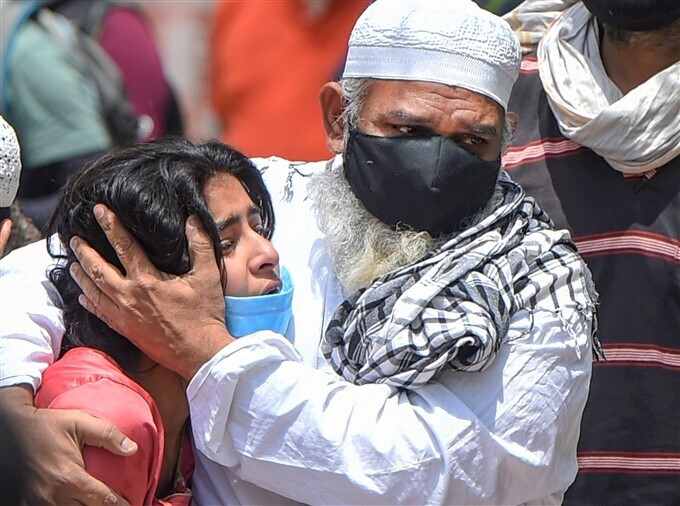 കൊവിഡ് രണ്ടാംതരംഗത്തിന്റെ ഭീകരത വ്യക്തമാക്കുന്ന ചിത്രങ്ങള്‍