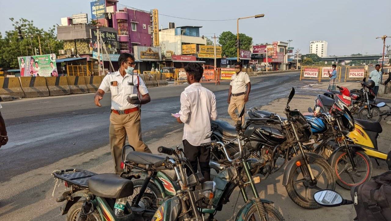 തമിഴ്‌നാട്ടില്‍ കര്‍ശന നിയന്ത്രണം, ലോക്ക്ഡൗണിന് സമാനമായ സ്ഥിതി, ചിത്രങ്ങള്‍ കാണാം