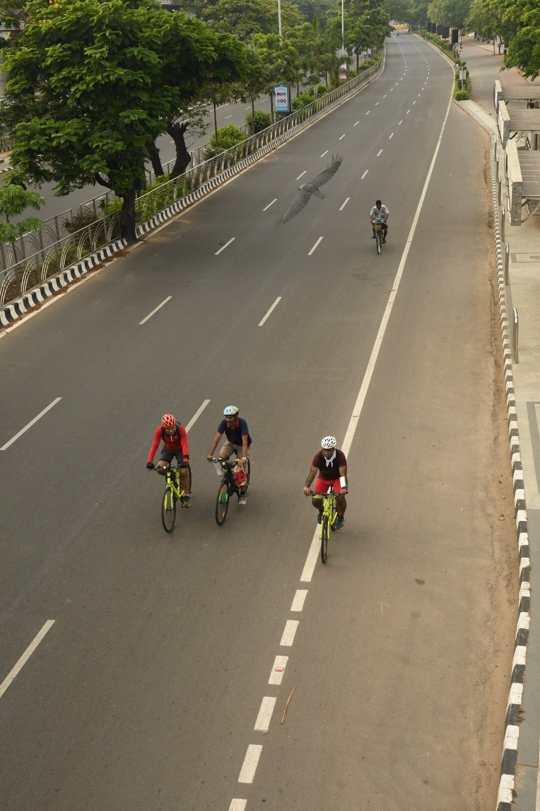 തമിഴ്‌നാട്ടില്‍ കര്‍ശന നിയന്ത്രണം, ലോക്ക്ഡൗണിന് സമാനമായ സ്ഥിതി, ചിത്രങ്ങള്‍ കാണാം