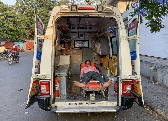COVID Second Wave: Ambulances carrying COVID-19 patients lined up outside Hospital Across India