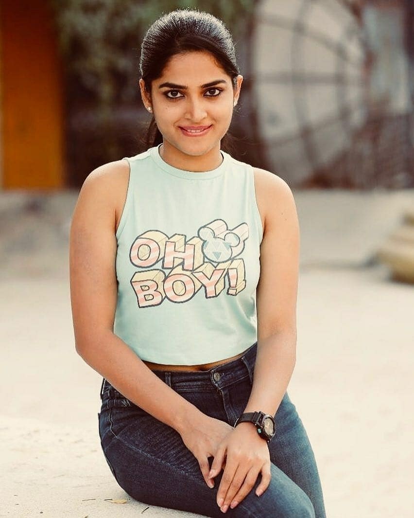 നടി അനഘയുടെ ഏറ്റവും പുതിയ ചിത്രങ്ങള്‍ കാണാം