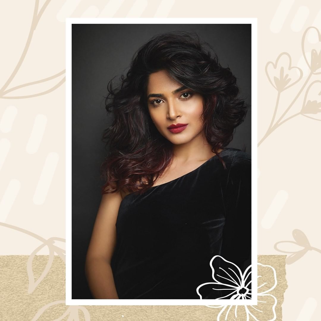 നടി അനഘയുടെ ഏറ്റവും പുതിയ ചിത്രങ്ങള്‍ കാണാം