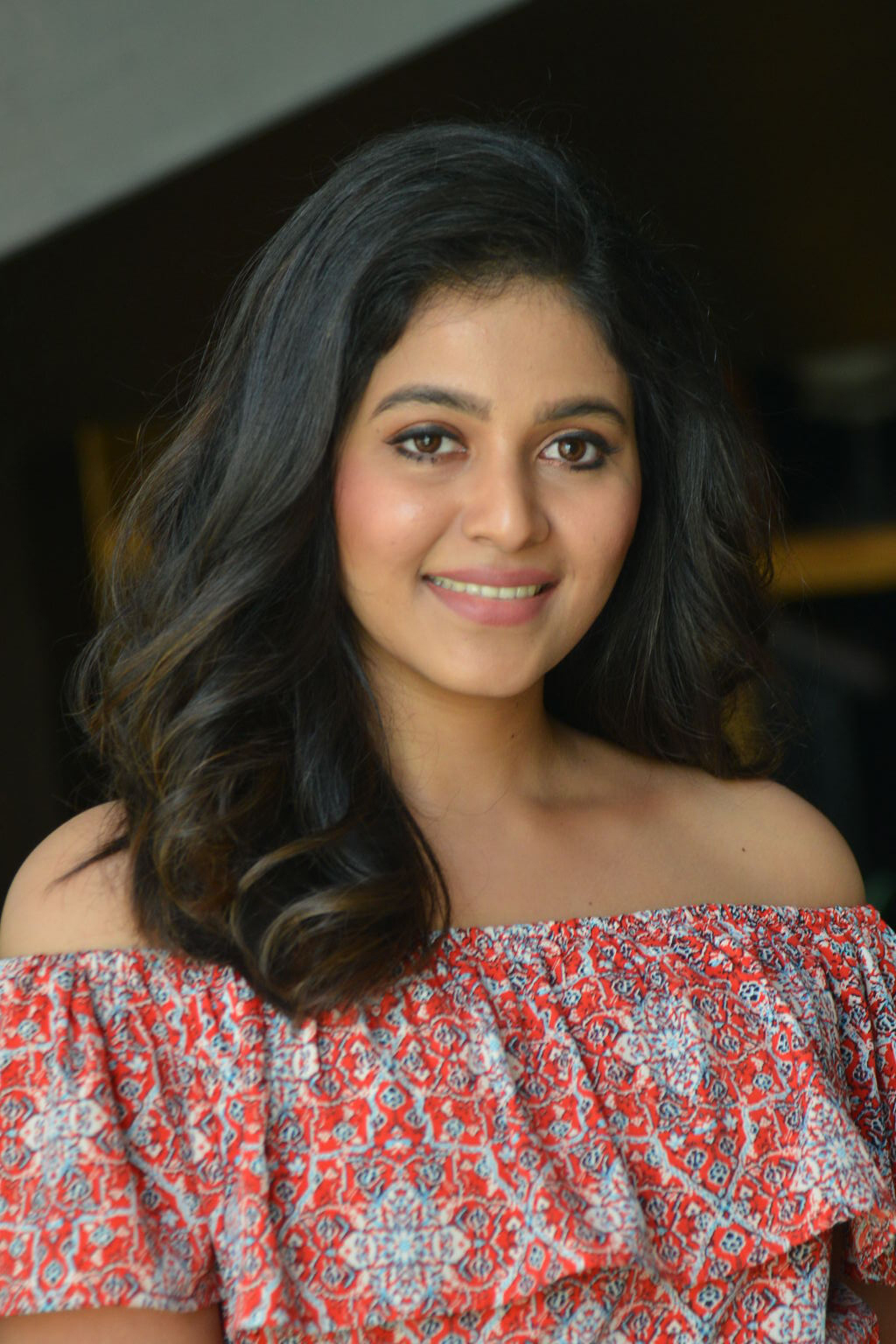 സ്റ്റൈലിഷ് ലുക്കിൽ നടി അഞ്ജലി, പുതിയ ഫോട്ടോകൾ