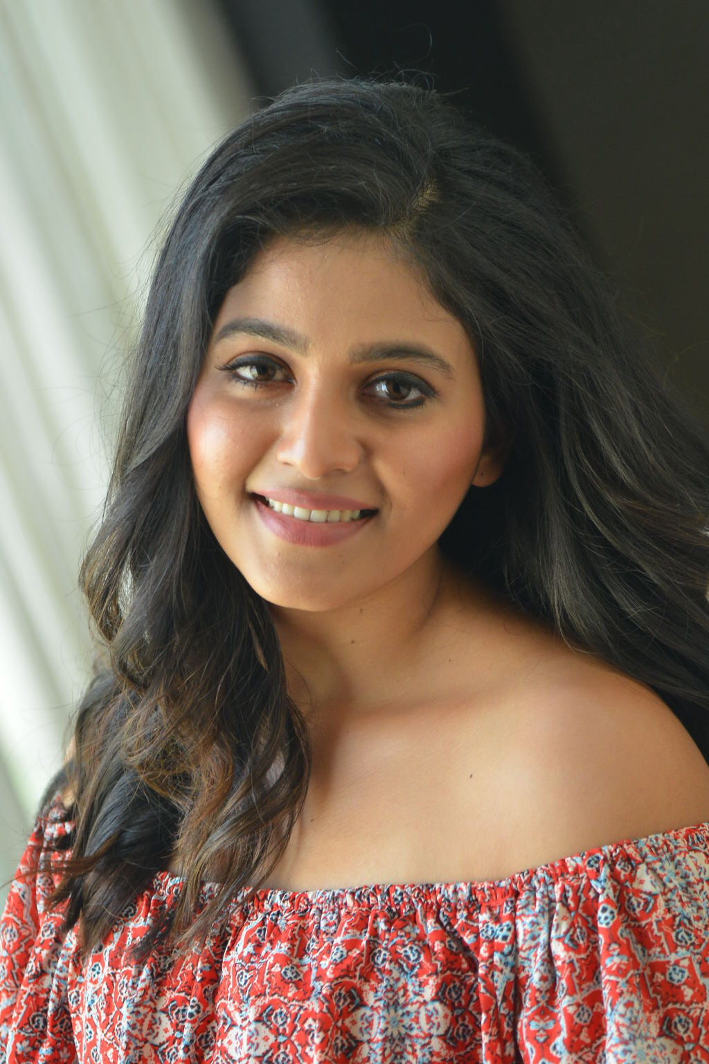 സ്റ്റൈലിഷ് ലുക്കിൽ നടി അഞ്ജലി, പുതിയ ഫോട്ടോകൾ