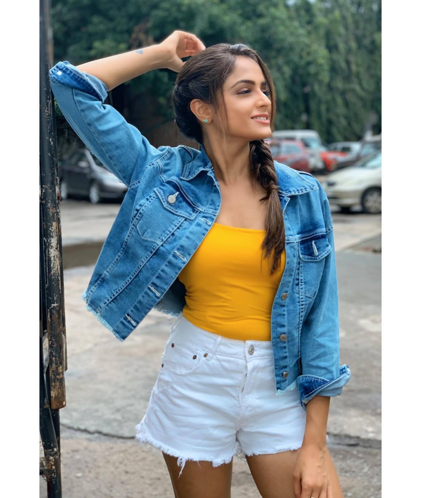 അസ്മിത സൂദിൻ്റെ ഏറ്റവും പുതിയ ചിത്രങ്ങൾ കാണാം