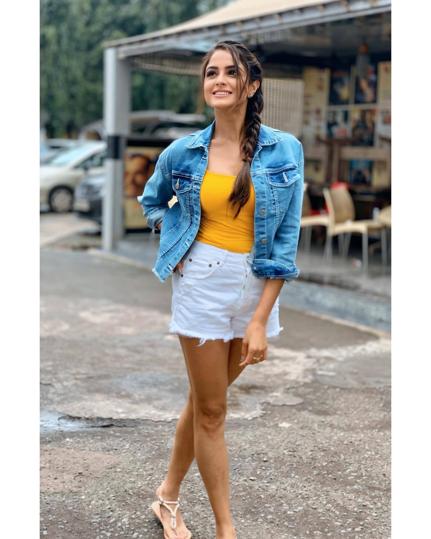 അസ്മിത സൂദിൻ്റെ ഏറ്റവും പുതിയ ചിത്രങ്ങൾ കാണാം