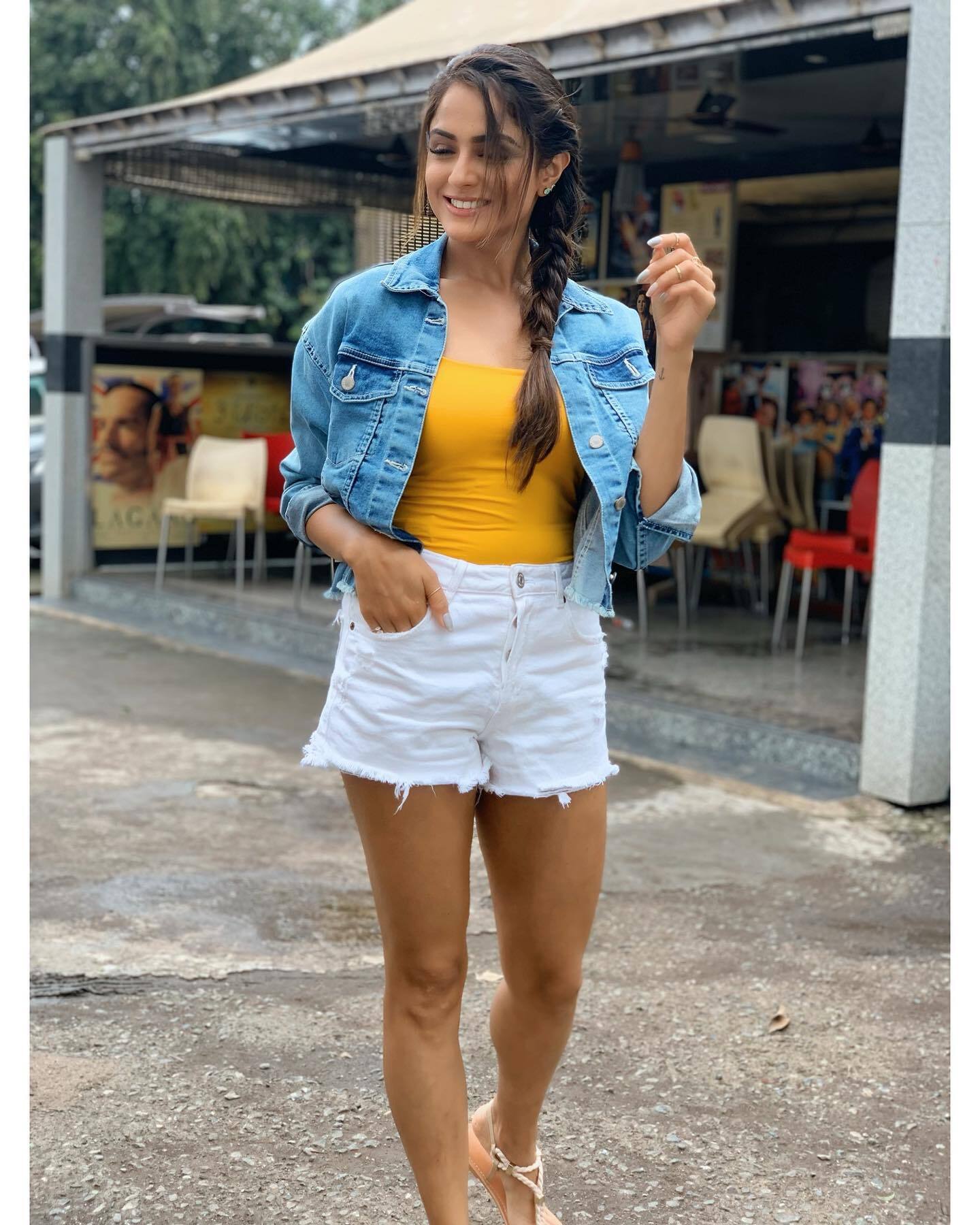 അസ്മിത സൂദിൻ്റെ ഏറ്റവും പുതിയ ചിത്രങ്ങൾ കാണാം